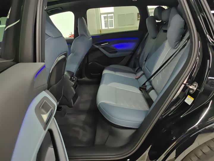 Фото 13 - Audi Q6L e-tron