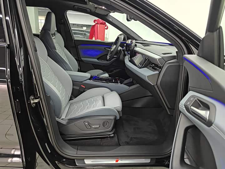 Фото 14 - Audi Q6L e-tron