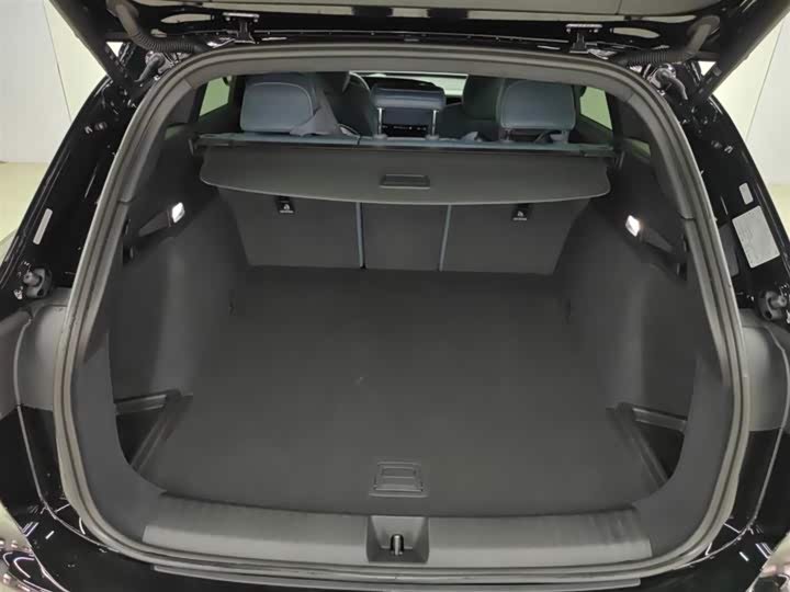 Фото 16 - Audi Q6L e-tron