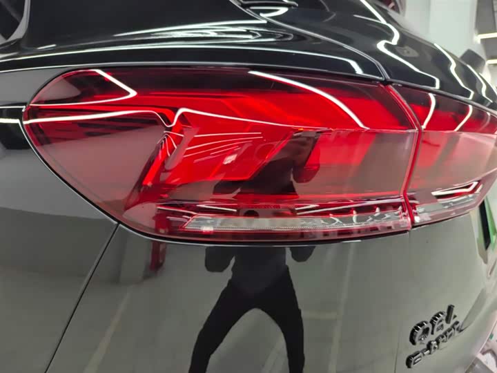 Фото 17 - Audi Q6L e-tron