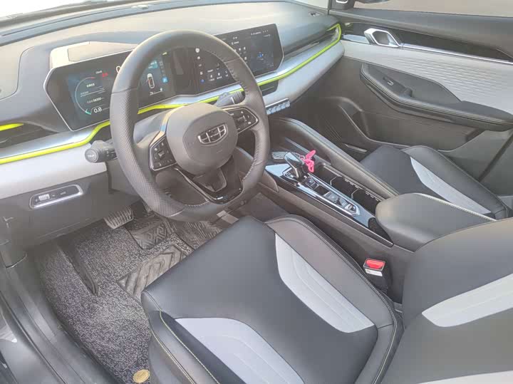 Фото 4 - Geely Coolray