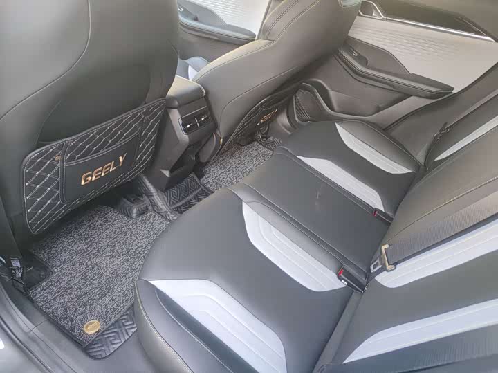 Фото 5 - Geely Coolray