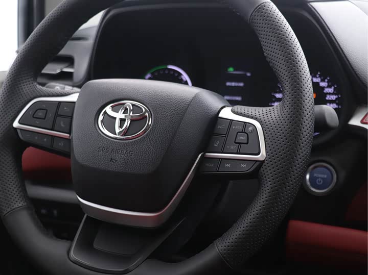 Фото 13 - Toyota Sienna