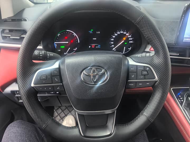 Фото 16 - Toyota Sienna