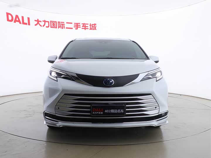 Фото 2 - Toyota Sienna