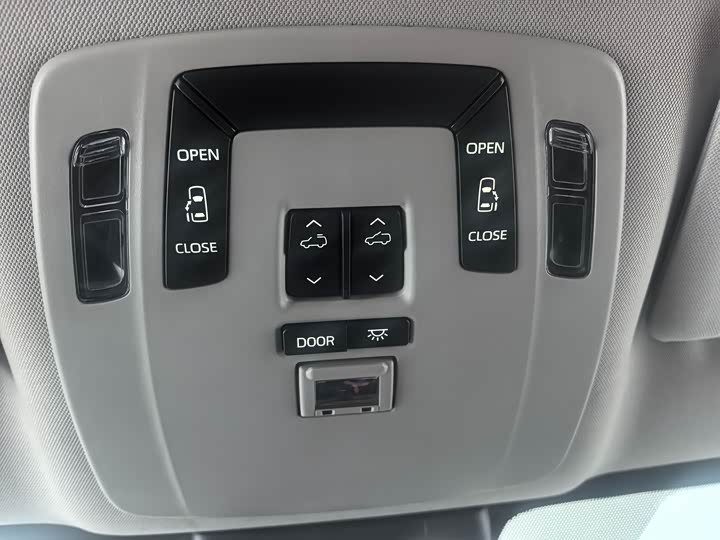 Фото 20 - Toyota Sienna