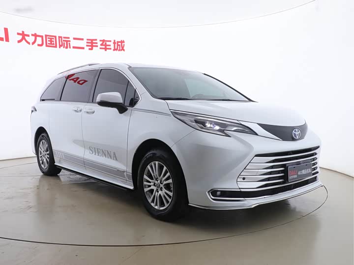Фото 3 - Toyota Sienna