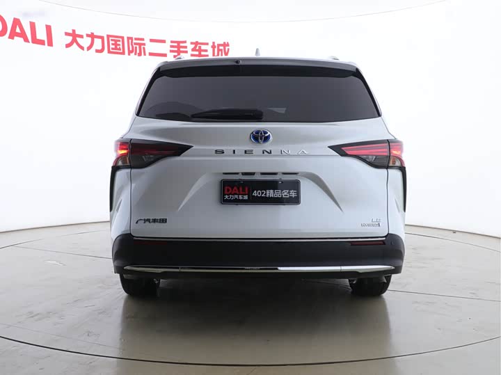 Фото 7 - Toyota Sienna