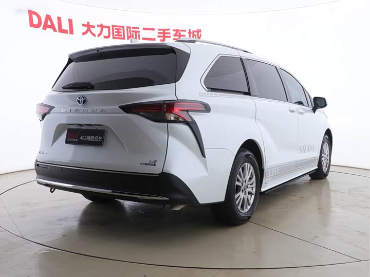 Фото 8 - Toyota Sienna