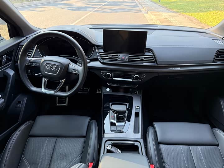 Фото 10 - Audi Q5L