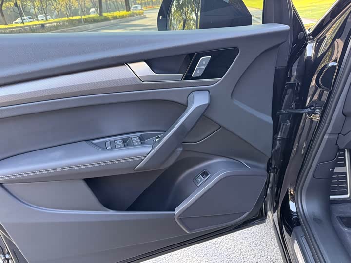 Фото 14 - Audi Q5L