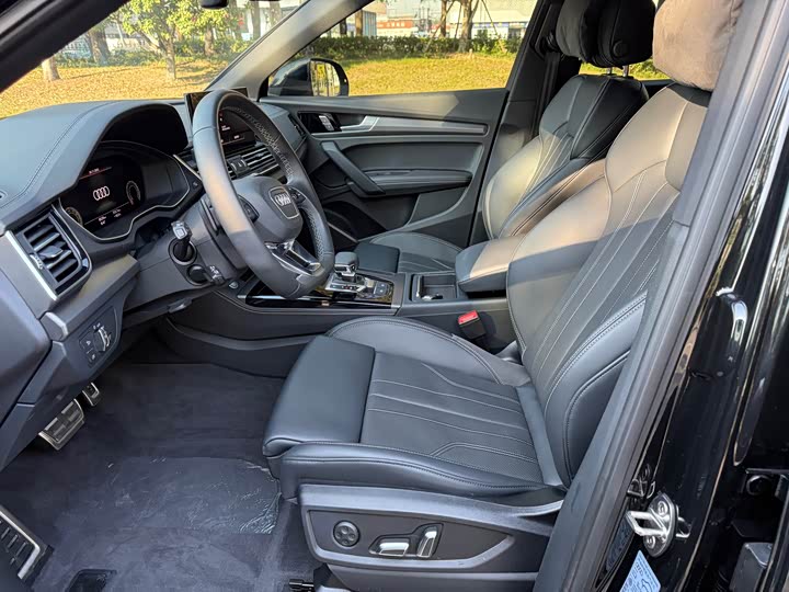 Фото 19 - Audi Q5L