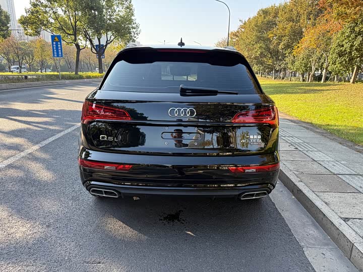 Фото 8 - Audi Q5L