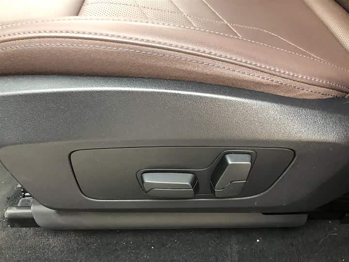 Фото 10 - BMW iX1