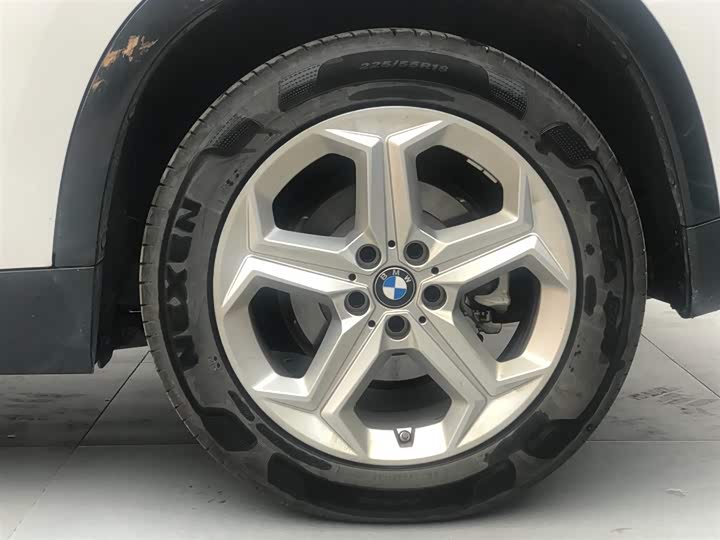 Фото 18 - BMW iX1