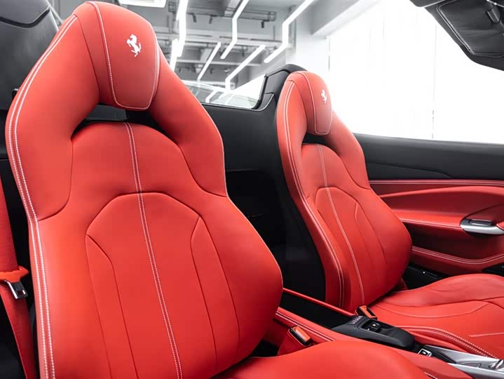 Фото 14 - Ferrari F8