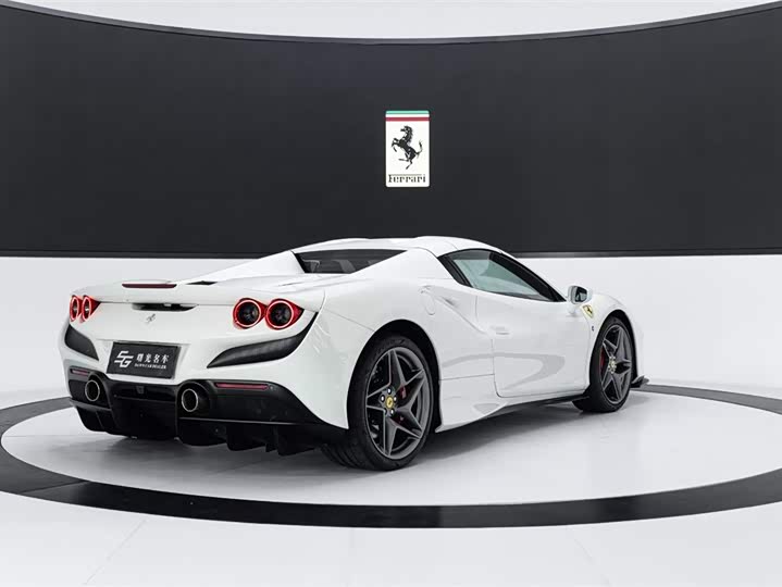 Фото 4 - Ferrari F8