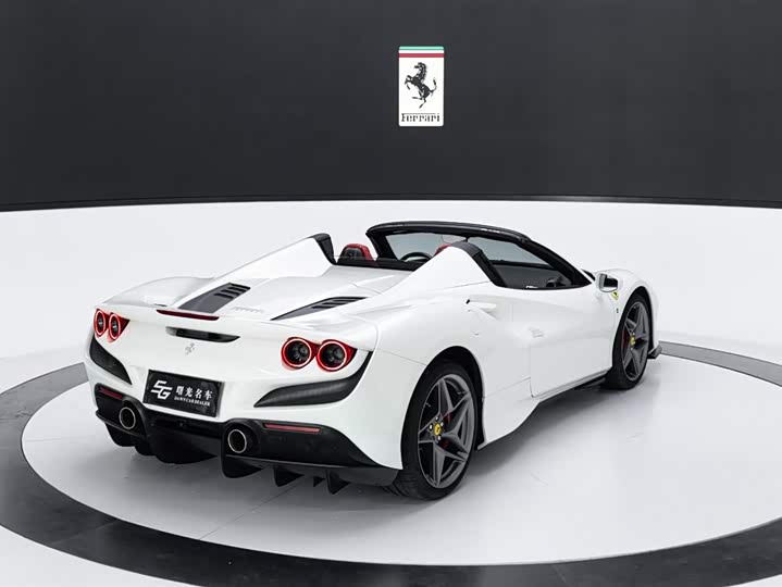 Фото 5 - Ferrari F8