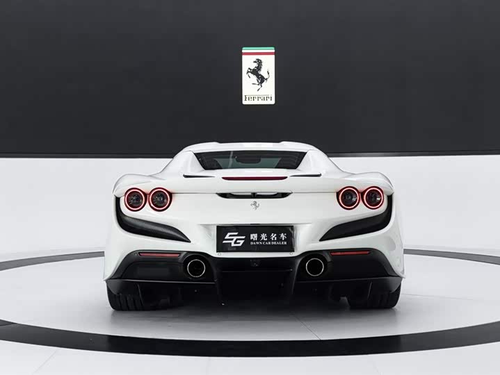 Фото 6 - Ferrari F8