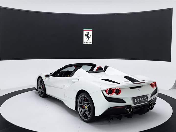 Фото 7 - Ferrari F8