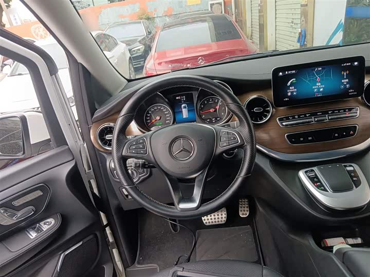 Фото 11 - Mercedes-Benz V-Class