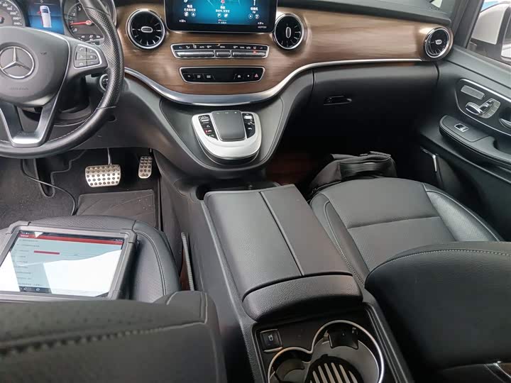 Фото 14 - Mercedes-Benz V-Class