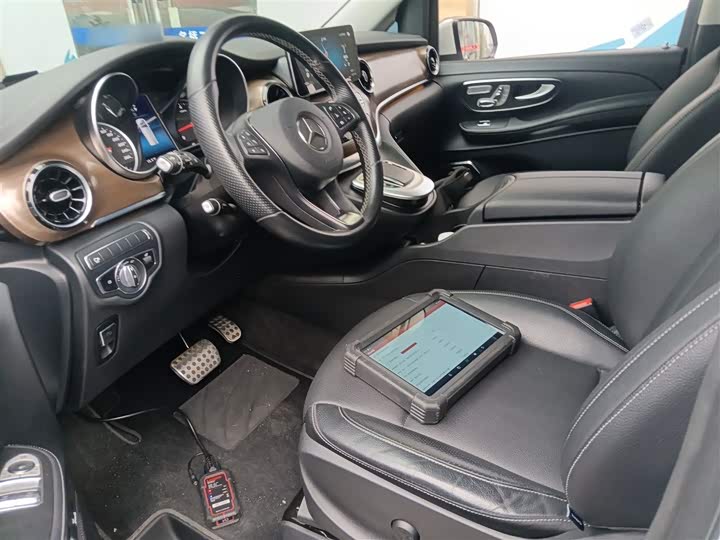 Фото 15 - Mercedes-Benz V-Class