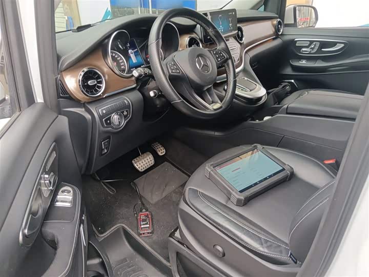 Фото 16 - Mercedes-Benz V-Class