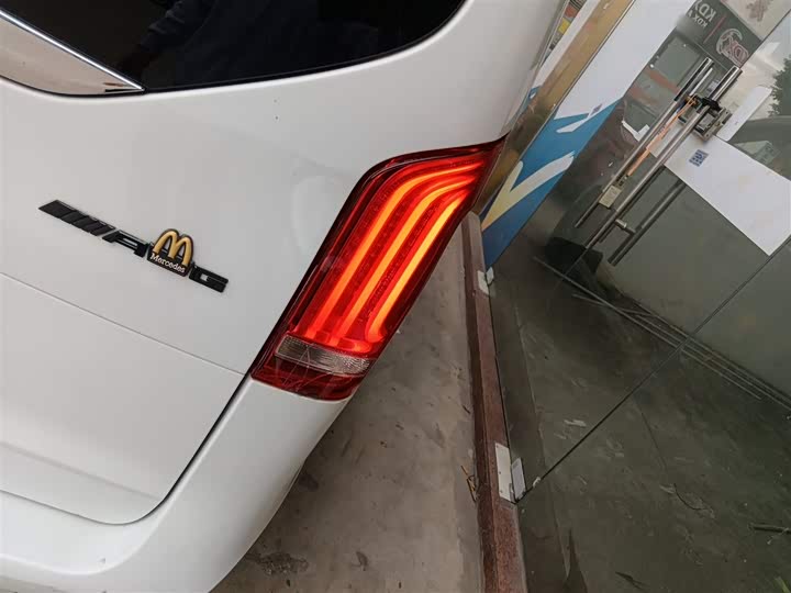 Фото 8 - Mercedes-Benz V-Class