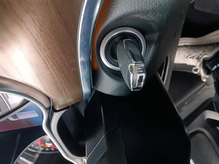 Фото 9 - Mercedes-Benz V-Class