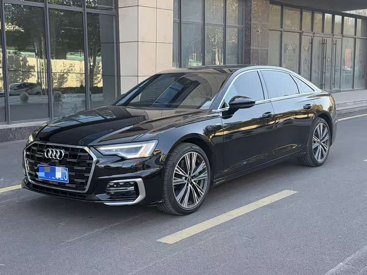 Фото 1 - Audi A6L