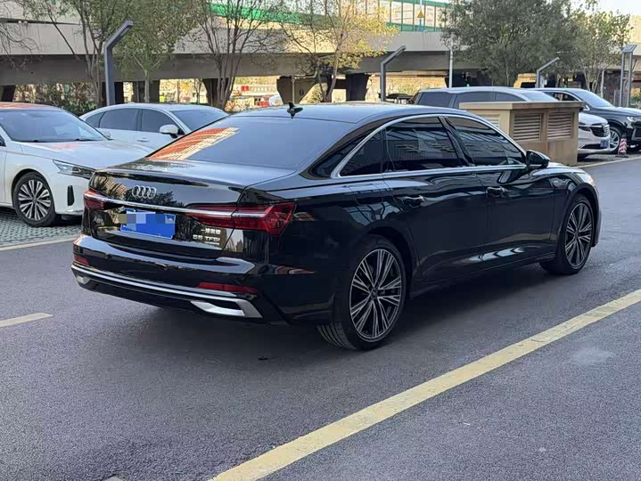 Фото 4 - Audi A6L