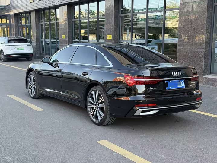 Фото 6 - Audi A6L