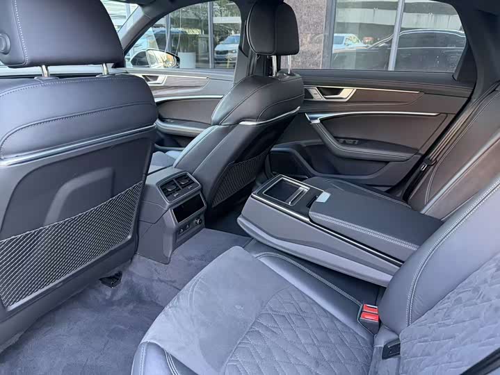 Фото 7 - Audi A6L