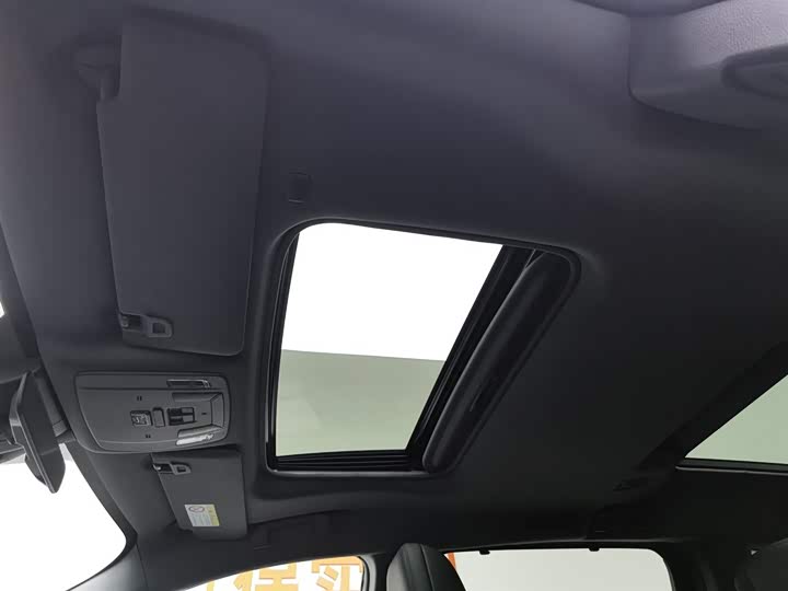 Фото 14 - Toyota Granvia