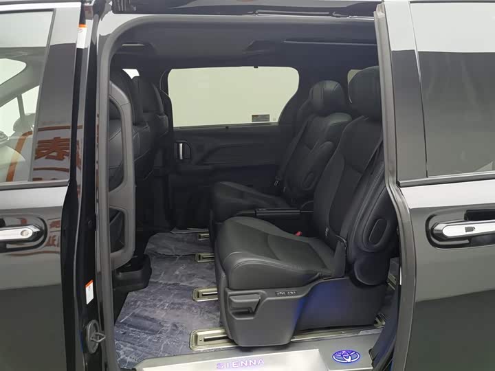 Фото 15 - Toyota Granvia