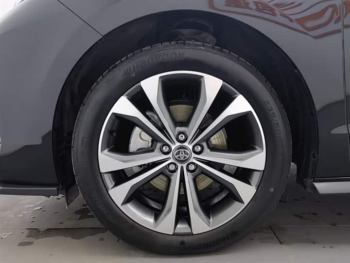 Фото 17 - Toyota Granvia