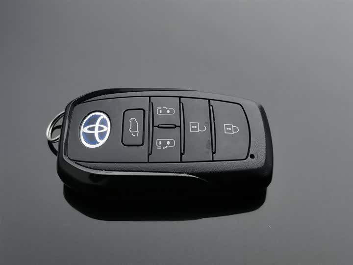 Фото 19 - Toyota Granvia