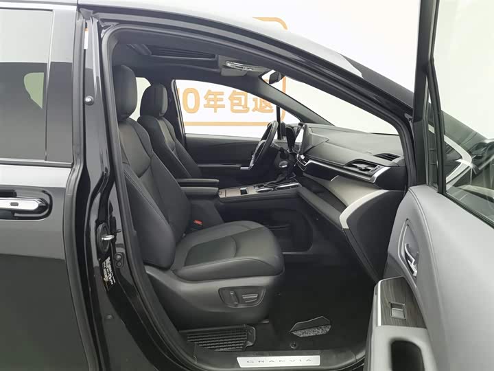 Фото 23 - Toyota Granvia