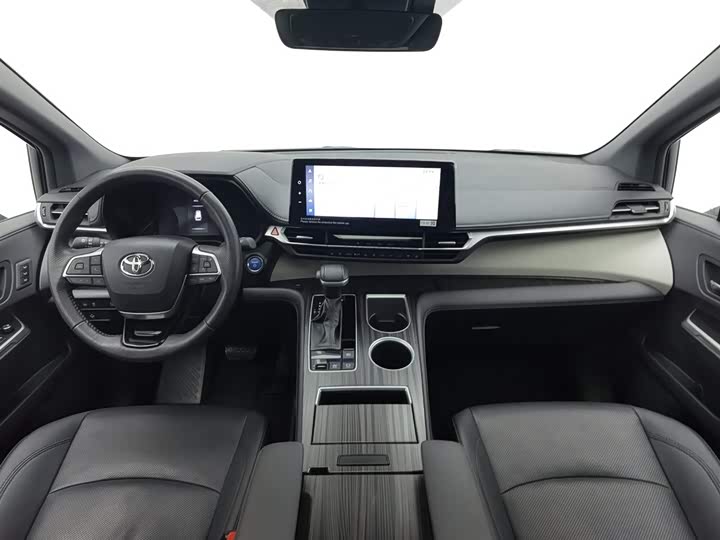 Фото 5 - Toyota Granvia