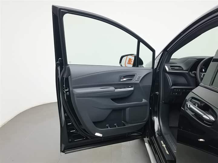 Фото 8 - Toyota Granvia