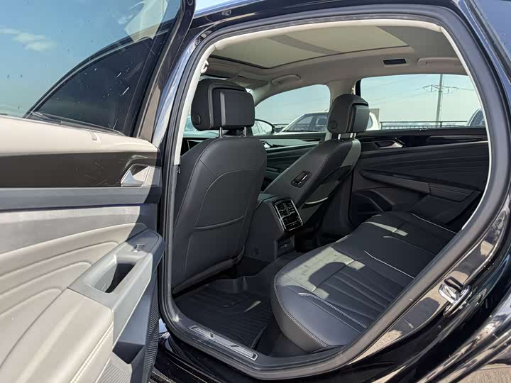 Фото 5 - Volkswagen Passat