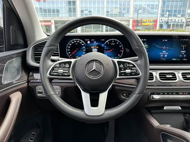Фото 18 - Mercedes-Benz GLS-Class