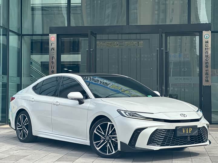 Фото 3 - Toyota Camry