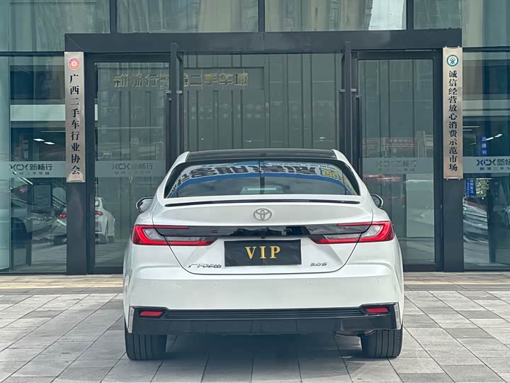 Фото 4 - Toyota Camry