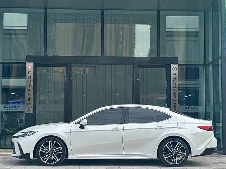 Фото 5 - Toyota Camry