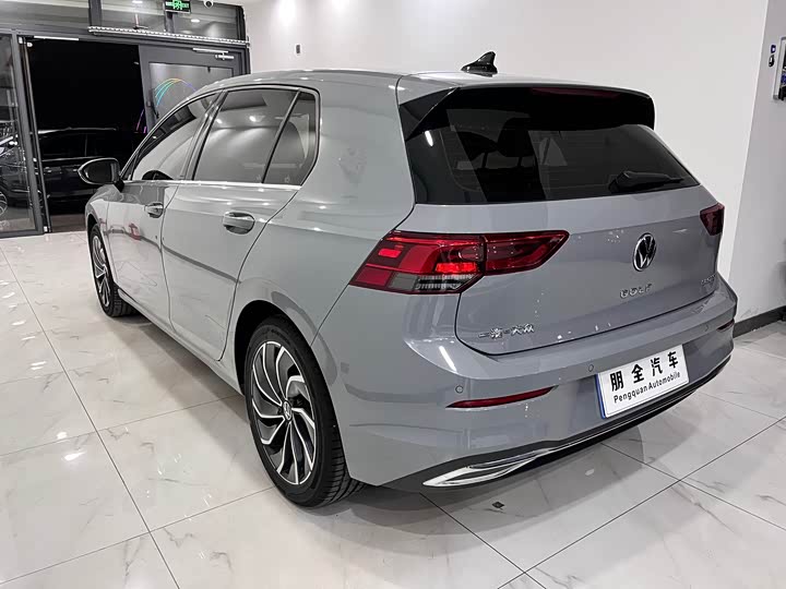 Фото 18 - Volkswagen Golf