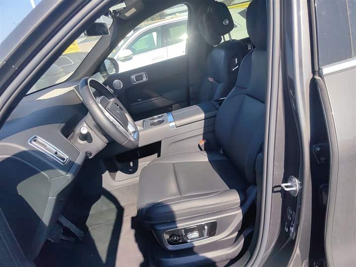 Фото 15 - LiXiang L8