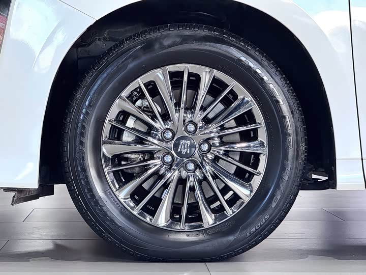 Фото 12 - Toyota Vellfire