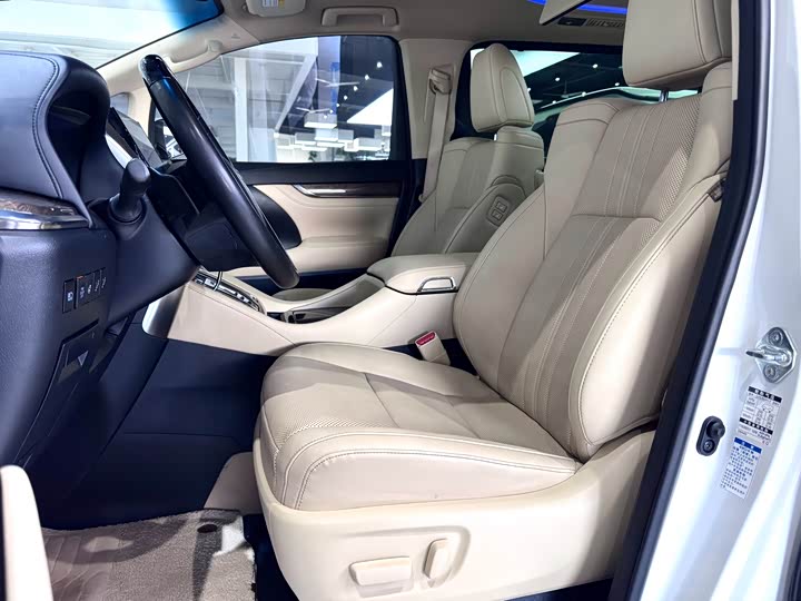 Фото 22 - Toyota Vellfire